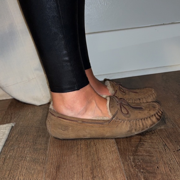 UGG Women’s Dakota Moccasins - Chestnut, Size 11 - Picture 6 of 7